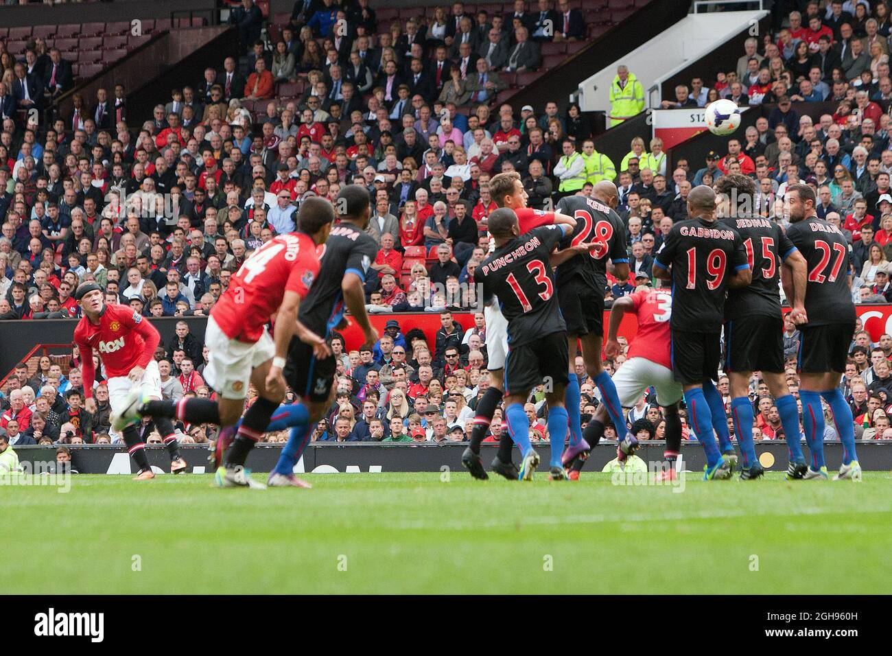 Wayne Rooney di Manchester United segna il suo secondo goal durante la partita della Barclays Premier League tra Manchester United e Crystal Palace a Old Trafford, Manchester il 14 settembre 2013. PIC Philip Oldham. Foto Stock