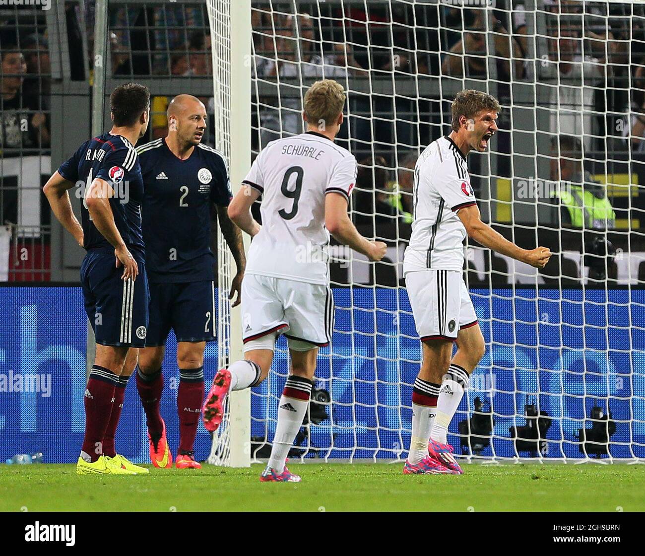 Thomas Muller in Germania festeggia il suo traguardo di apertura durante la partita di qualificazione UEFA Euro 2016, Gruppo D tra Germania e Scozia al Signal Iduna Park di Dortmund il 7 settembre 2014. Foto Stock