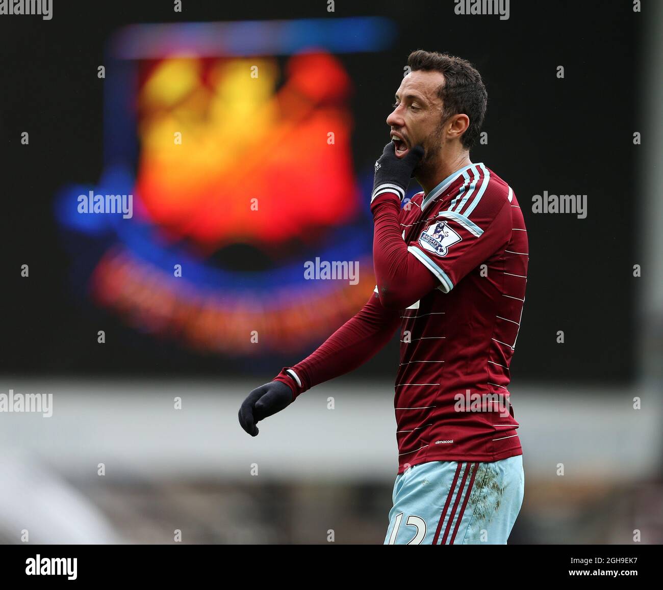 Il West Ham's Nene guarda al fischio finale durante la partita della Barclays Premier League tra West Ham United e Crystal Palace tenutasi a Upton Park a Londra il 28 febbraio 2015. Foto Stock