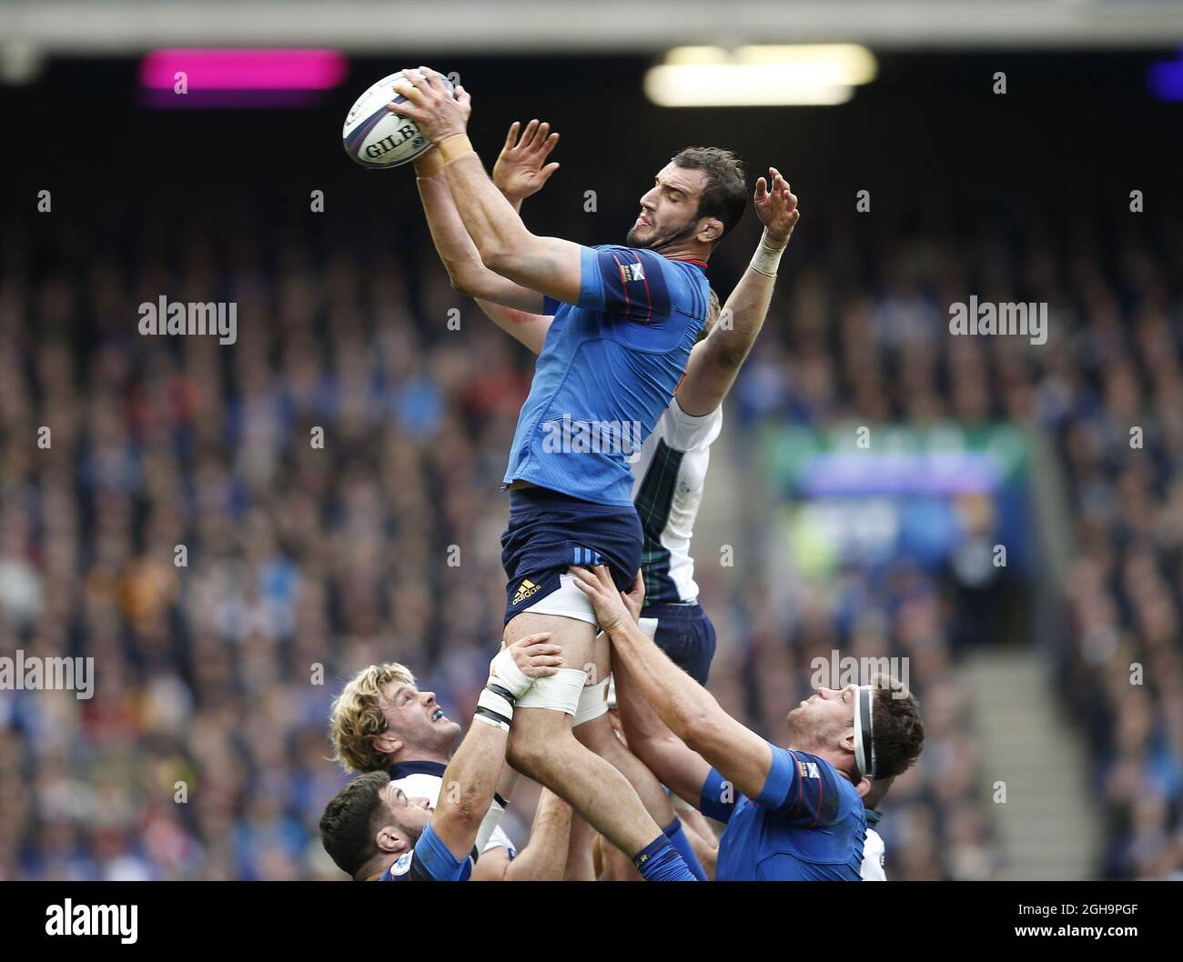 Yoann Maestri di Francia durante la partita delle sei Nazioni RBS del 2016 al Murrayfield Stadium di Edimburgo. Il credito fotografico deve essere: Simon Bellis/Sportimage Foto Stock