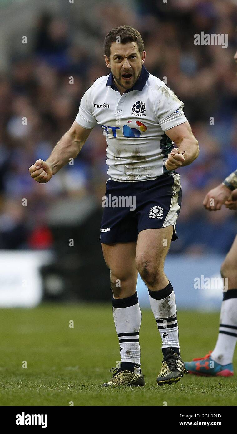 Greg Laidlaw of Scotland festeggia la vittoria durante la partita delle sei Nazioni RBS del 2016 al Murrayfield Stadium di Edimburgo. Il credito fotografico deve essere: Simon Bellis/Sportimage Foto Stock