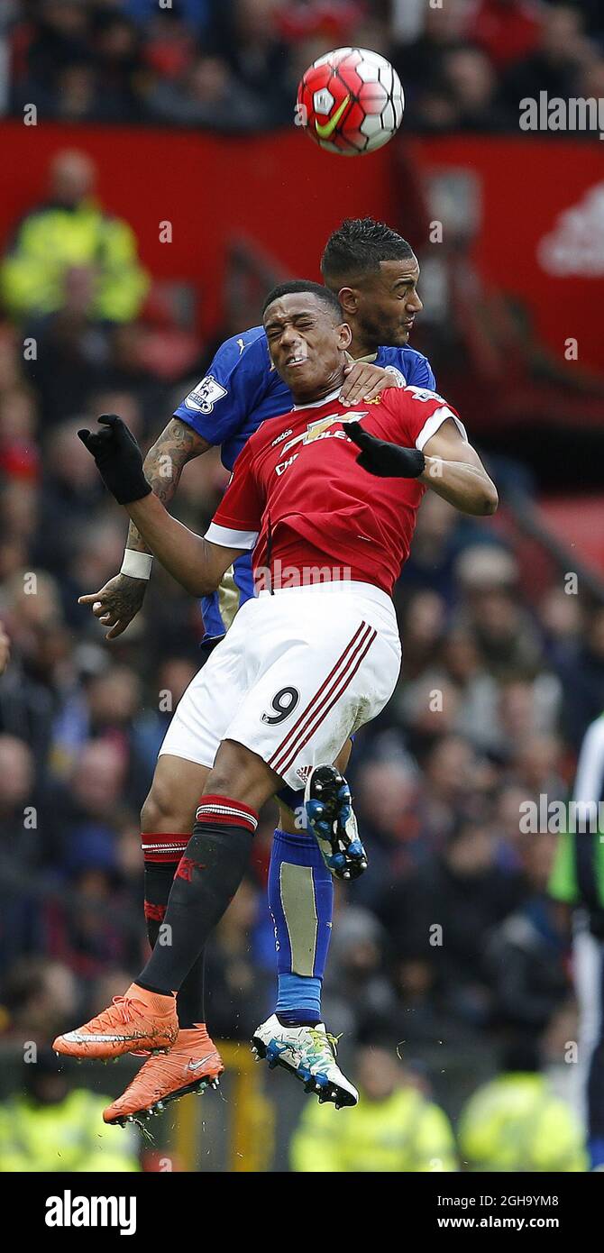 Anthony Martial of Manchester United si scontra con Danny Simpson di Leicester City durante la partita della Barclays Premier League all'Old Trafford Stadium. Il credito fotografico dovrebbe essere: Simon Bellis/Sportimage via PA Images - Newcastle Utd vs Tottenham - St James' Park Stadium - Newcastle upon Tyne - Inghilterra - 19 Aprile 2015 - Foto Phil Oldham/Sportimage Foto Stock