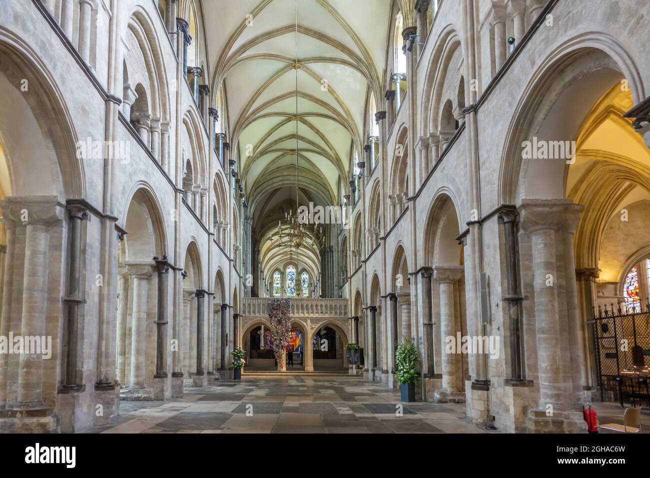 Inghilterra. Sussex occidentale. Chichester cattedrale, nave guardando verso est Foto Stock