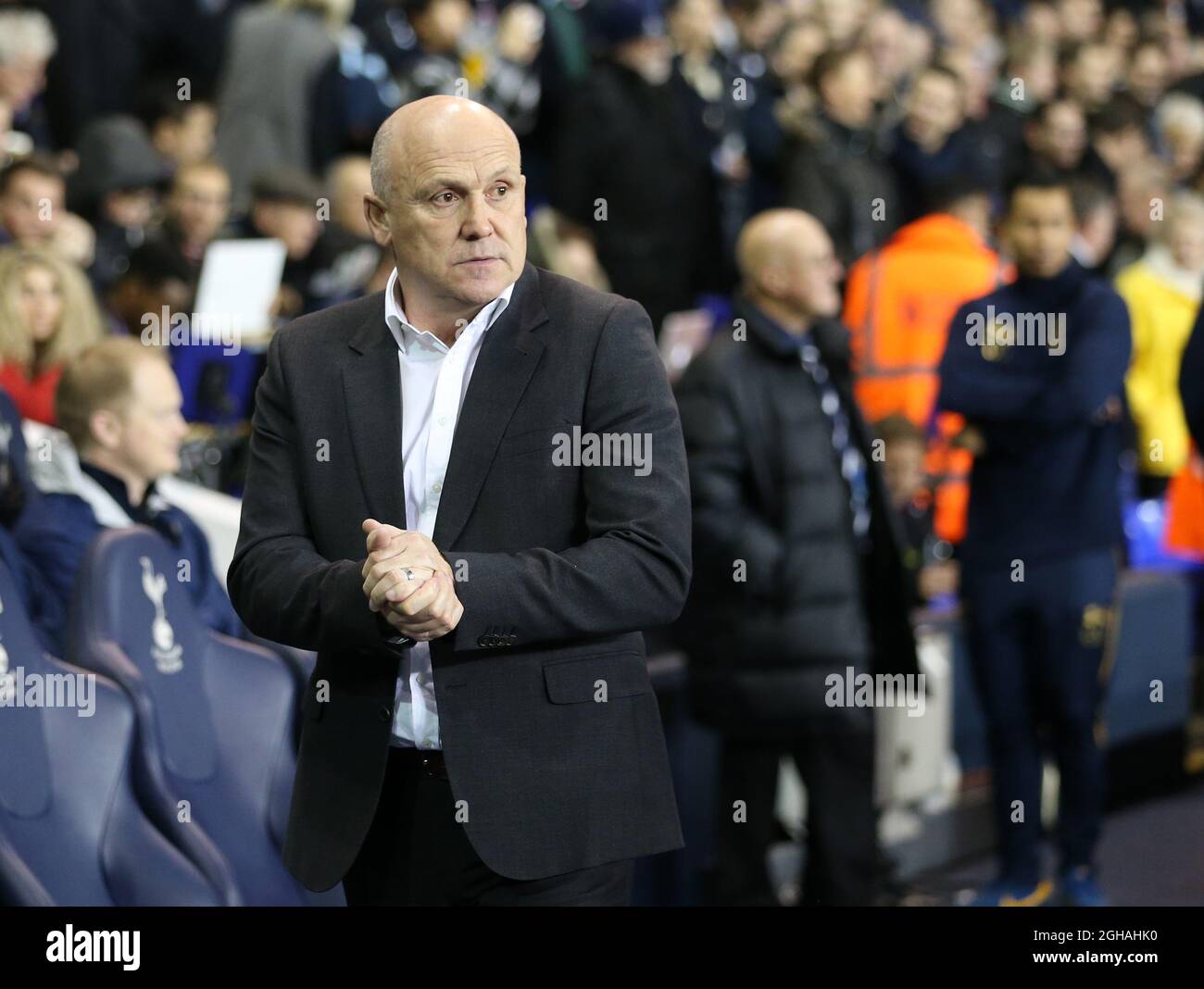 HullÕs Mike Phelan guarda avanti durante la partita della Premier League al White Hart Lane Stadium di Londra. Data foto 14 dicembre 2016 Pic David Klein/Sportimage via PA Images Foto Stock