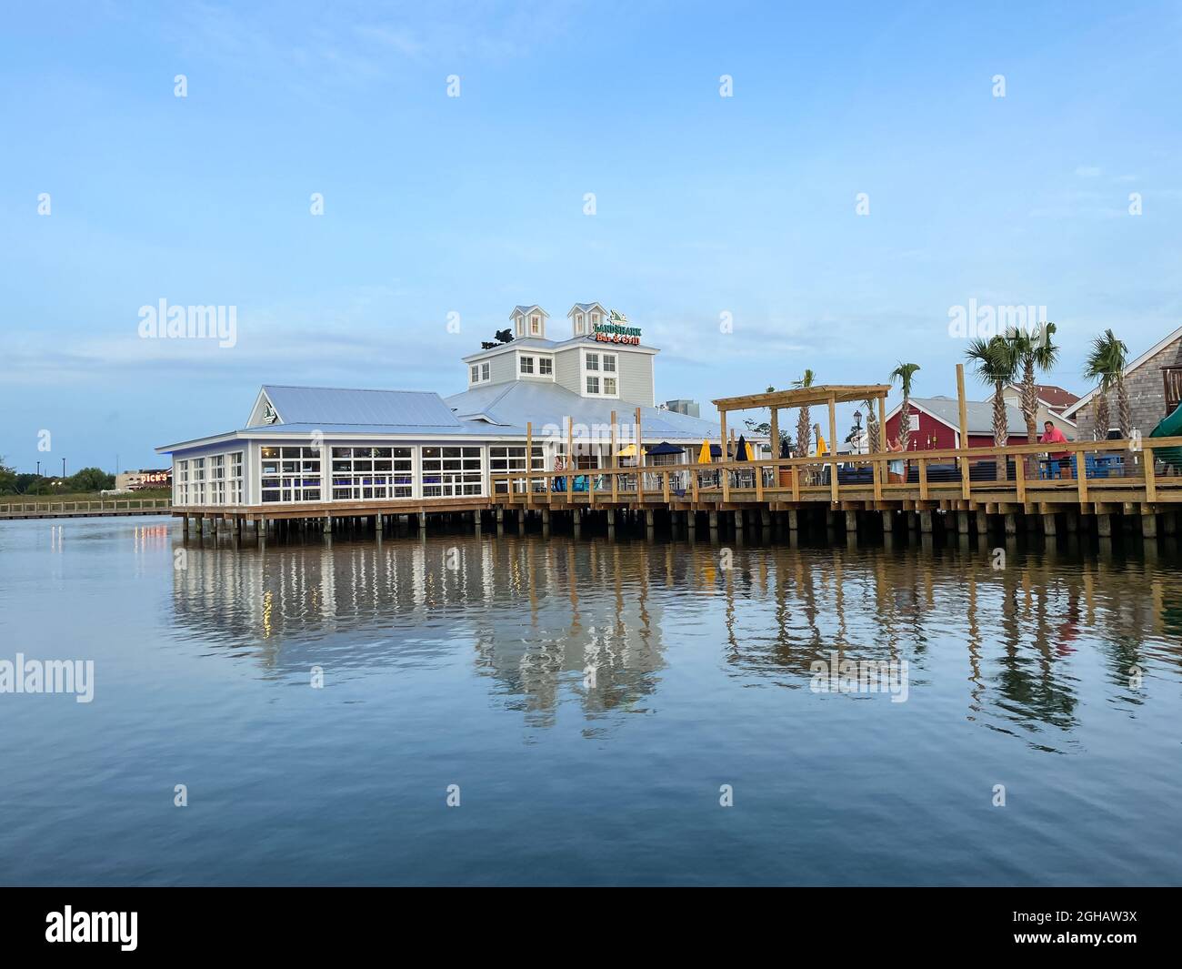 Myrtle Beach, SC / USA - 1 settembre 2021: Vista completa del Landsqualk Bar and Grill Restaurant al Barefoot Landing a Myrtle Beach Foto Stock