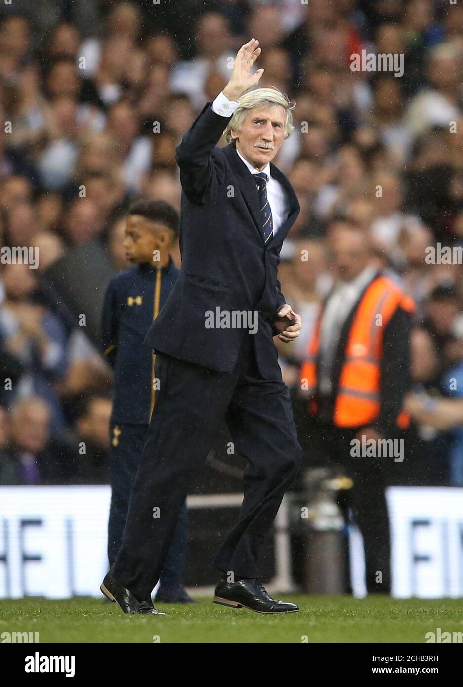 L'ex giocatore di Tottenham Cliff Jones durante la partita della Premier League al White Hart Lane Stadium di Londra. Data foto: 14 maggio 2017. Il credito PIC dovrebbe essere: David Klein/Sportimage via PA Images Foto Stock