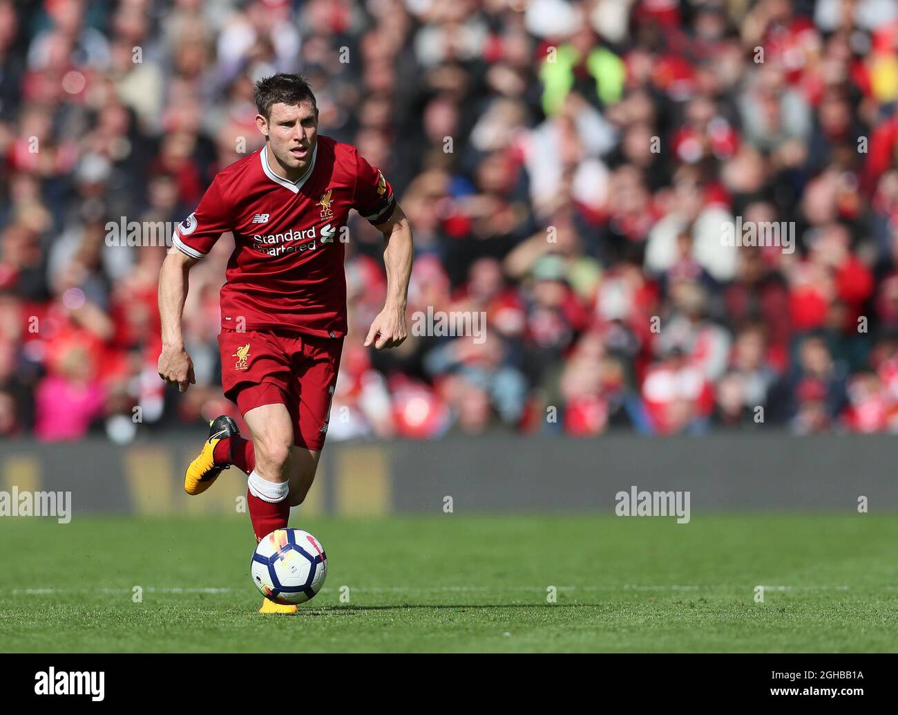 James Milner di Liverpool in azione durante la prima partita di campionato all'Anfield Stadium di Liverpool. Data foto 19 agosto 2017. Il credito dovrebbe essere: David Klein/Sportimage via PA Images Foto Stock