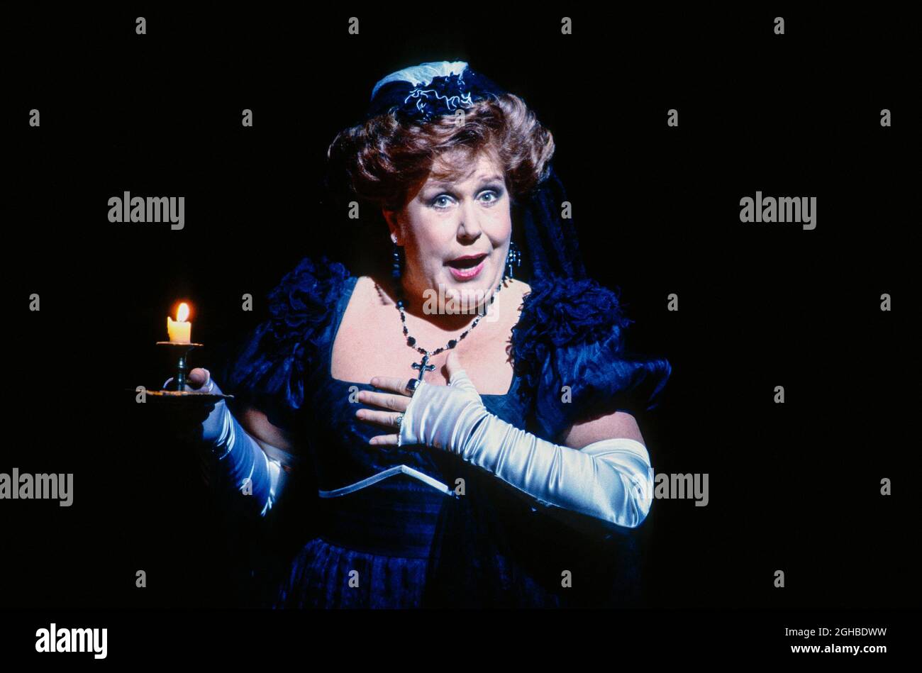 Sarah Walker (Marcellina) a LE NOZZE DI FIGARO alla Royal Opera, Covent Garden, London WC2 18/12/1991 musica: Wolfgang Amadeus Mozart libretto: Lorenzo da Ponte Direttore: Jeffrey Tate Set design: Xenia Hausner costumi: Peter Pabst illuminazione: Franz David regista: Johannes Schaaf Foto Stock