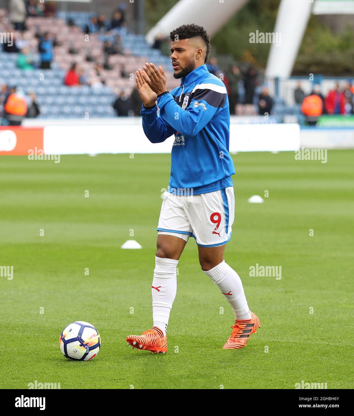 Elias Kachunga di Huddersfield durante la partita della Premier League al John Smith's Stadium, Huddersfield. Data foto 21 ottobre 2017. Il credito dovrebbe essere: Jamie Tyerman/Sportimage via PA Images Foto Stock