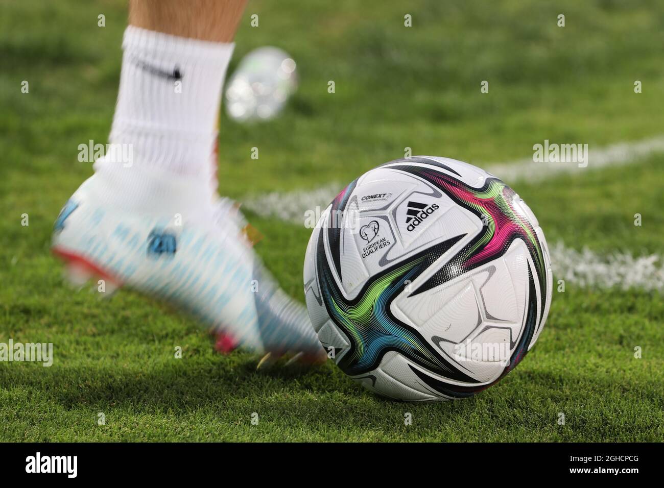 Serravalle, Italia, 5 settembre 2021. Le scarpe da calcio personalizzate di  Piotr Zielinski sono viste come un pallone da gioco in una sessione di  allenamento dopo essere stato lasciato fuori dalla squadra