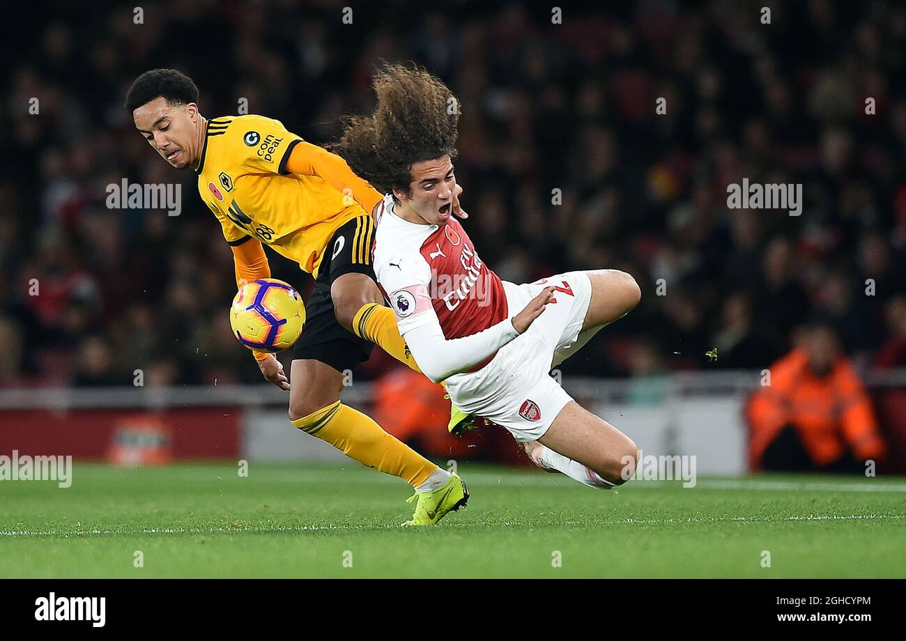 Helder Costa di Wolverhampton Wanderers è sfidato da Matteo Guendouzi dell'Arsenal durante la partita della Premier League all'Emirates Stadium di Londra. Data foto: 11 Novembre 2018.il credito immagine dovrebbe essere: Robin Parker/Sportimage via PA Images Foto Stock