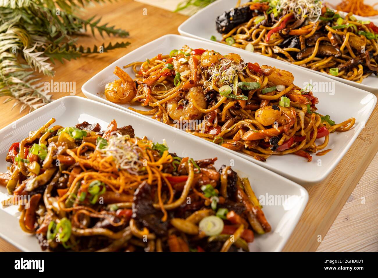 Primo piano di vari piatti asiatici. Cucina asiatica Foto Stock