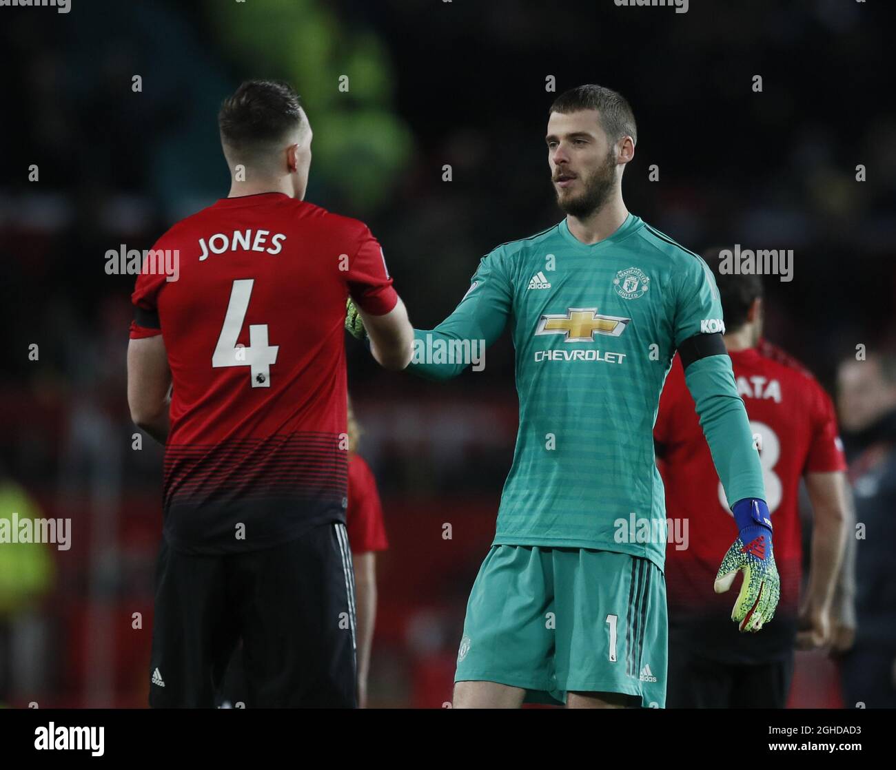 Phil Jones di Manchester United abbraccia David De Gea di Manchester United durante la partita della Premier League a Old Trafford, Manchester. Data foto: 29 gennaio 2019. Il credito dovrebbe essere: Simon Bellis/Sportimage via PA Images Foto Stock