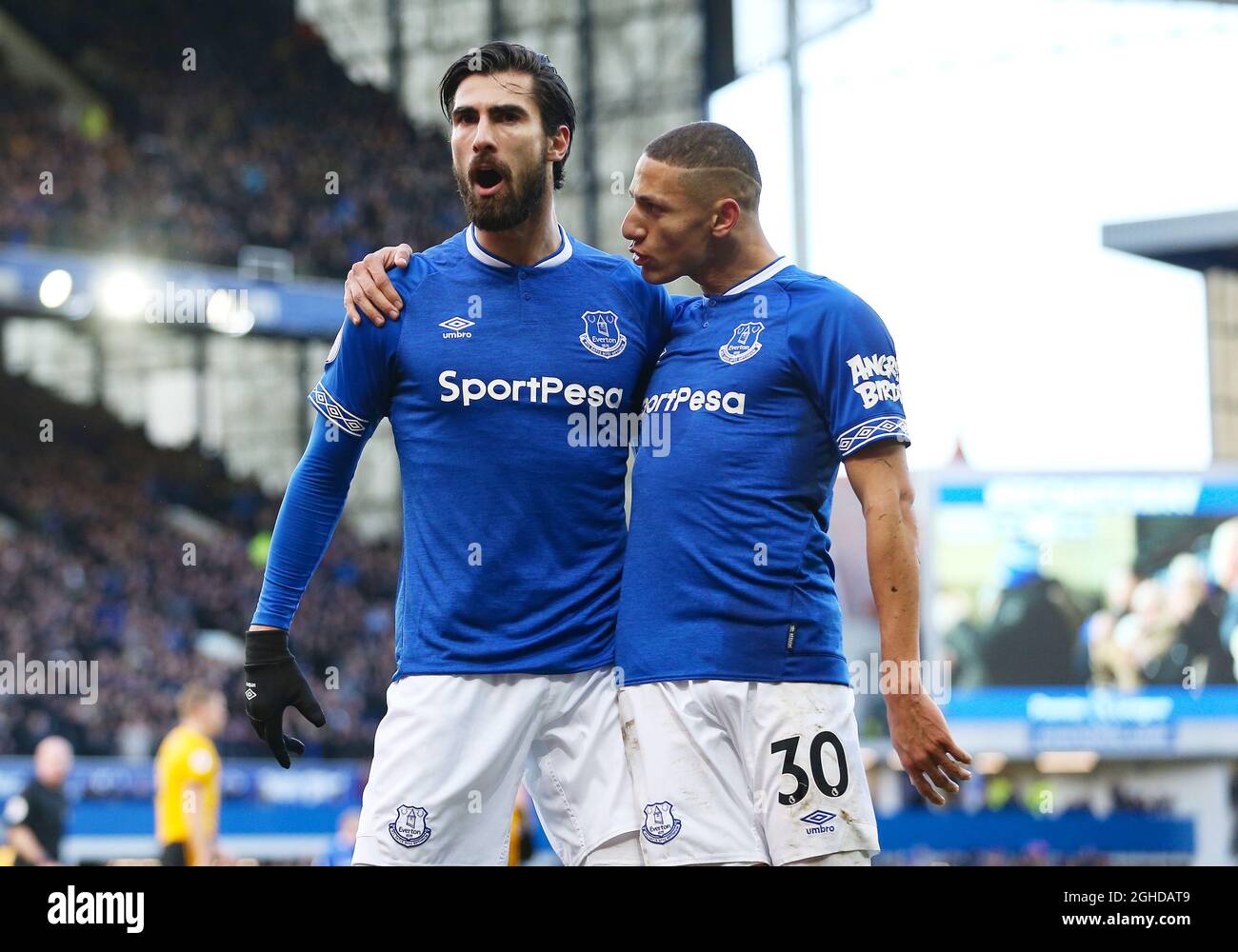 Andre Gomes di Everton festeggia dopo aver segnato l'obiettivo di raggiungere il 1-1 durante la partita della Premier League al Goodison Park di Liverpool. Data foto: 2 febbraio 2019. Il credito dovrebbe essere: Matt McNulty/Spaltimage via PA Images Foto Stock