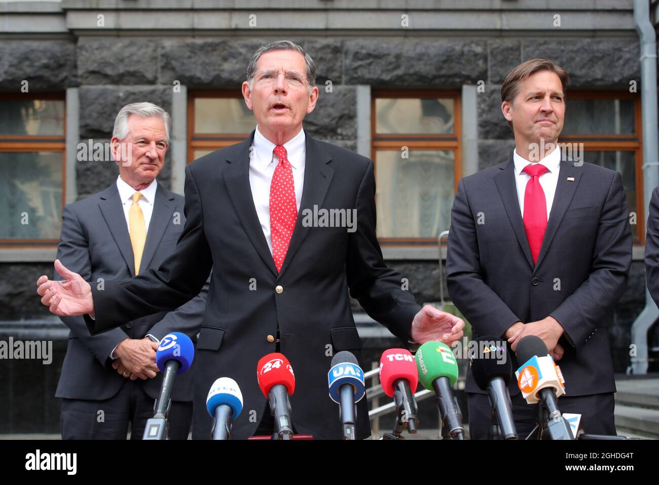 KIEV, UCRAINA - 06 SETTEMBRE 2021 - i SenatorsTommy Tuberville, John Barrasso e ben Sasse (da L a R) sono raffigurati durante il briefing a seguito dell'incontro con il presidente ucraino Volodymyr Zelenskyy, Kiev, capitale dell'Ucraina Credit: Ukrinform/Alamy Live News Foto Stock