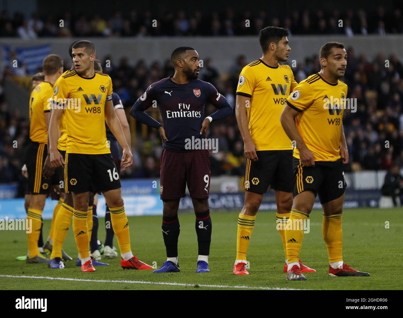 Alexandre Lacazette dell'Arsenal ha segnato tre giocatori di Wolves durante la partita della Premier League a Molineux, Wolverhampton. Data foto: 24 aprile 2019. Il credito dovrebbe essere: Darren Staples/Sportimage via PA Images Foto Stock Alexandre Lacazette dell'Arsenal ha segnato tre giocatori di Wolves durante la partita della Premier League a Molineux, Wolverhampton. Data foto: 24 aprile 2019. Il credito dovrebbe essere: Darren Staples/Sportimage via PA Images Foto Stock