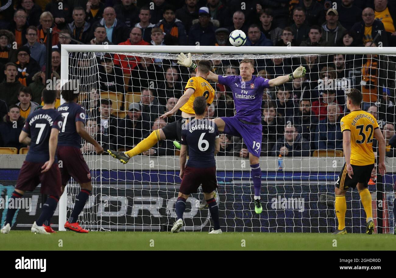 Matt Doherty di Wolverhampton Wanderers segna il secondo gol dopo Bernd Leno dell'Arsenal durante la partita della Premier League a Molineux, Wolverhampton. Data foto: 24 aprile 2019. Il credito dovrebbe essere: Darren Staples/Sportimage via PA Images Foto Stock