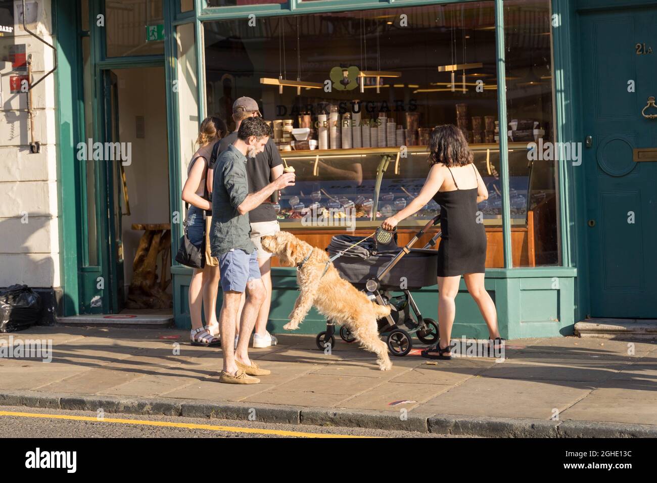 Londra, Regno Unito 06 settembre 2021. Un bellissimo sole di inizio autunno, londinesi e turisti tutti prendere il sole e godersi la mini onda di calore a Greenwich Park con temperature, mercurio che sale a circa 24 gradi. Credit: Xiu Bao/Alamy Live News Foto Stock