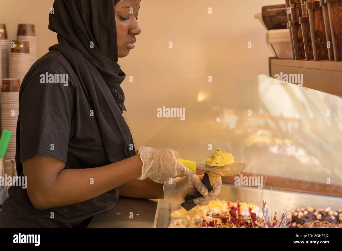 Londra, Regno Unito 06 settembre 2021. Un bellissimo sole di inizio autunno, londinesi e turisti tutti prendere il sole e godersi la mini onda di calore a Greenwich Park con temperature, mercurio che sale a circa 24 gradi. Credit: Xiu Bao/Alamy Live News Foto Stock