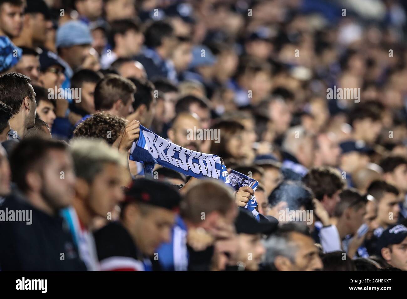 A Brescia si tiene una sciarpa nel finale Ultras del terreno durante la  Serie A allo Stadio Mario Rigamonti di Brescia. Data foto: 24 settembre  2019. Il credito d'immagine dovrebbe essere: Jonathan