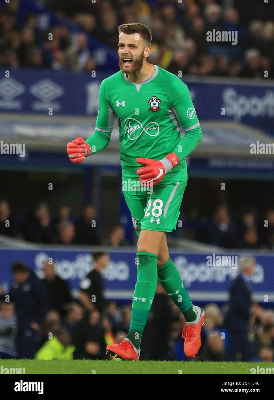 Angus Gunn di Southampton celebra come Southampton prendere il comando - Everton / Southampton, Carabao Cup, Third Round, Goodison Park, Liverpool - 2 ottobre 2018 Foto Stock