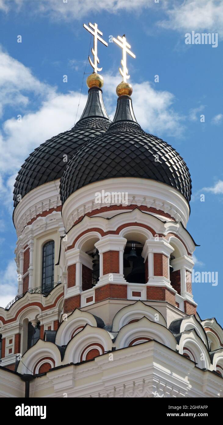 Due cupole multicolore, la cattedrale Alexander Newsky, Tallinn, Estonia Foto Stock