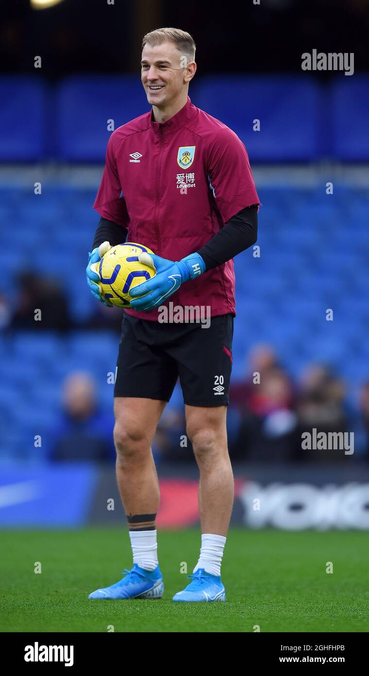 Il portiere di Burnley Joe Hart durante il riscaldamento prima dell'inizio della partita della Premier League a Stamford Bridge, Londra. Data foto: 11 gennaio 2020. Il credito dovrebbe essere: Robin Parker/Sportimage via PA Images Foto Stock