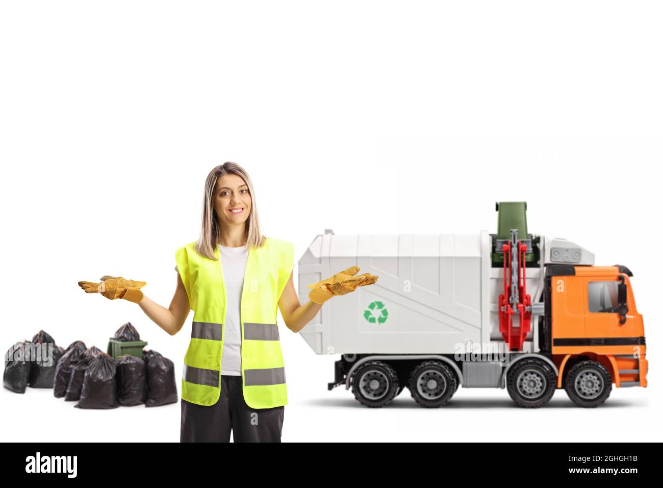 Raccolta di rifiuti femminile e un veicolo per la raccolta di rifiuti nella parte posteriore isolato su sfondo bianco Foto Stock