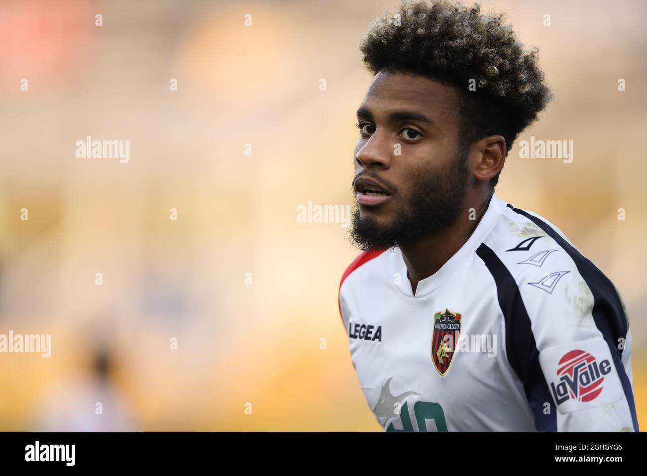 Ihsan Sacko di Cosenza Calcio durante la Coppa Italia allo Stadio Ennio Tardini di Parma. Data foto: 25 novembre 2020. Il credito d'immagine dovrebbe essere: Jonathan Moscrop/Sportimage via PA Images Foto Stock