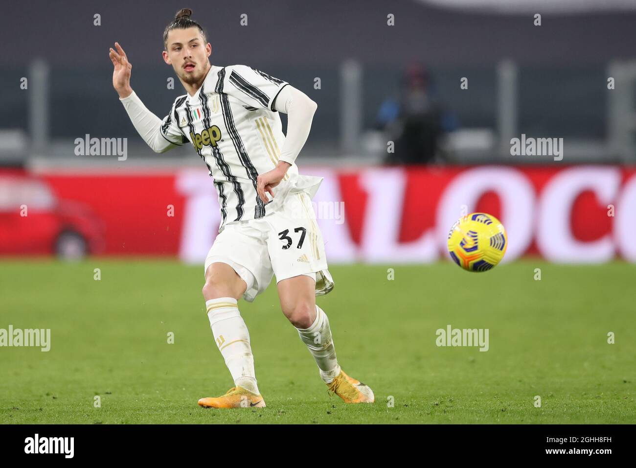 Radu Dragusin della Juventus durante la partita della Coppa Italia allo Stadio Allianz di Torino. Data foto: 13 gennaio 2021. Il credito d'immagine dovrebbe essere: Jonathan Moscrop/Sportimage via PA Images Foto Stock