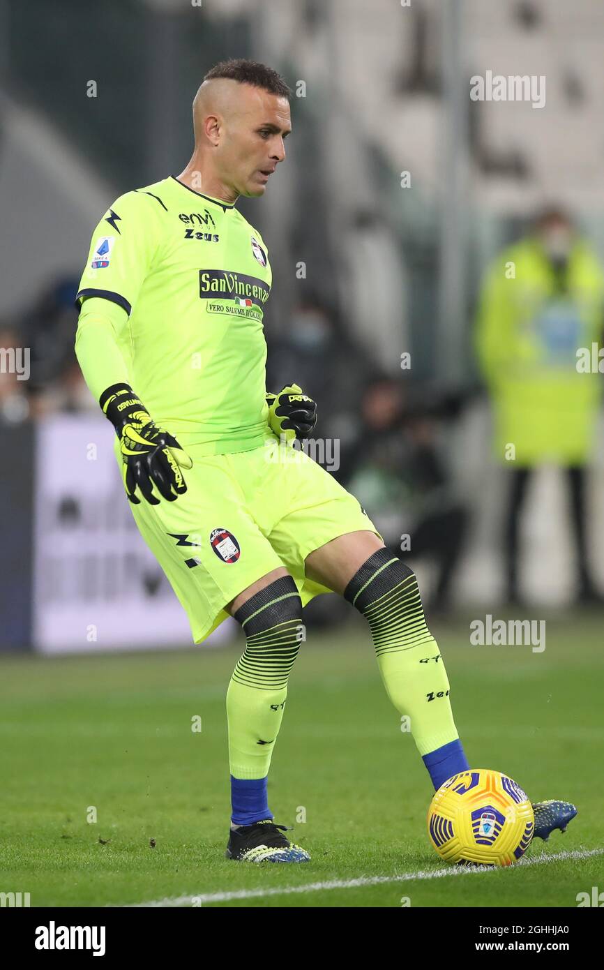 Alex Cordaz di Crotone durante la serie A partita allo Stadio Allianz di Torino. Data foto: 22 febbraio 2021. Il credito d'immagine dovrebbe essere: Jonathan Moscrop/Sportimage via PA Images Foto Stock