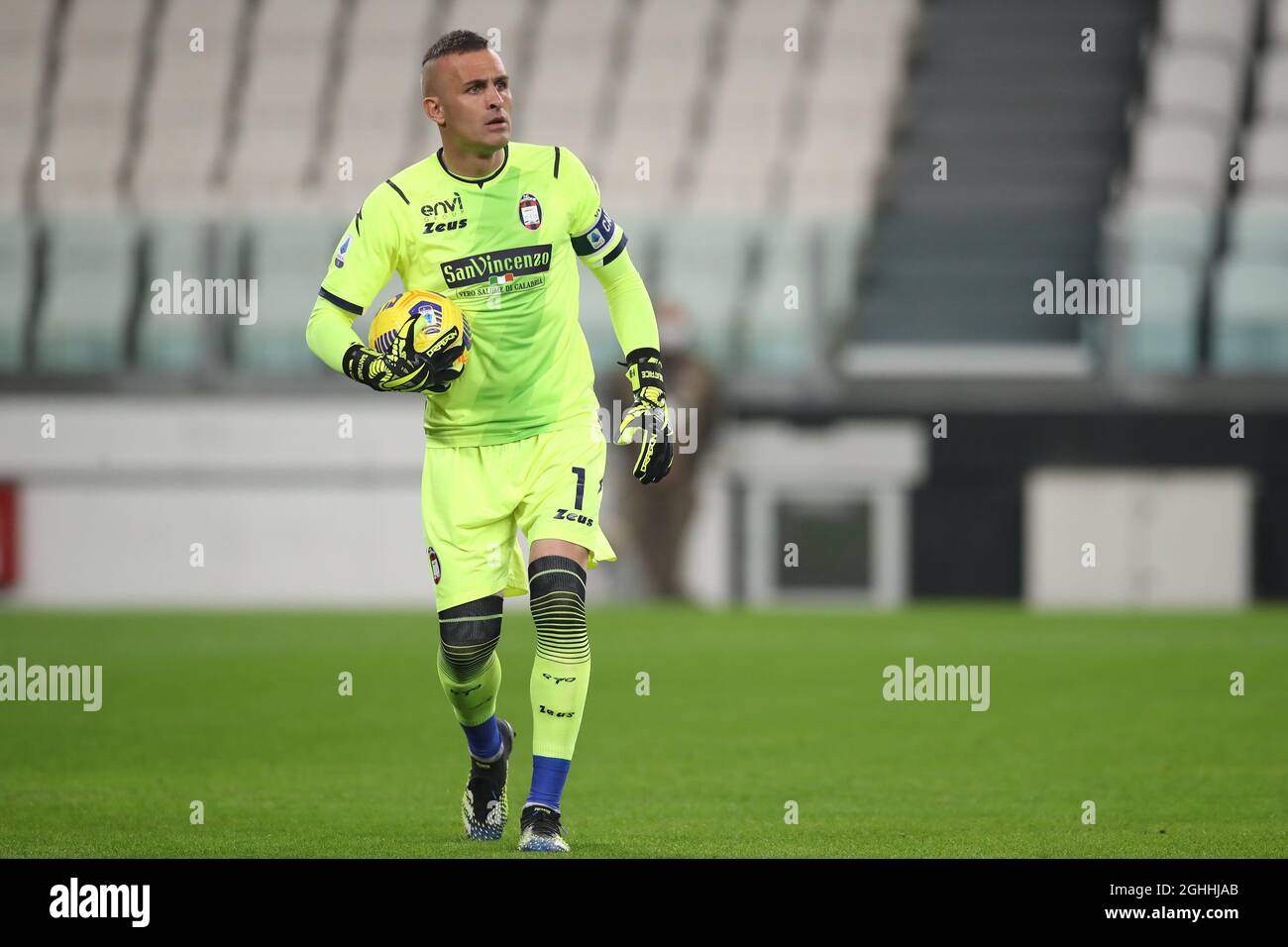 Alex Cordaz di Crotone durante la serie A partita allo Stadio Allianz di Torino. Data foto: 22 febbraio 2021. Il credito d'immagine dovrebbe essere: Jonathan Moscrop/Sportimage via PA Images Foto Stock