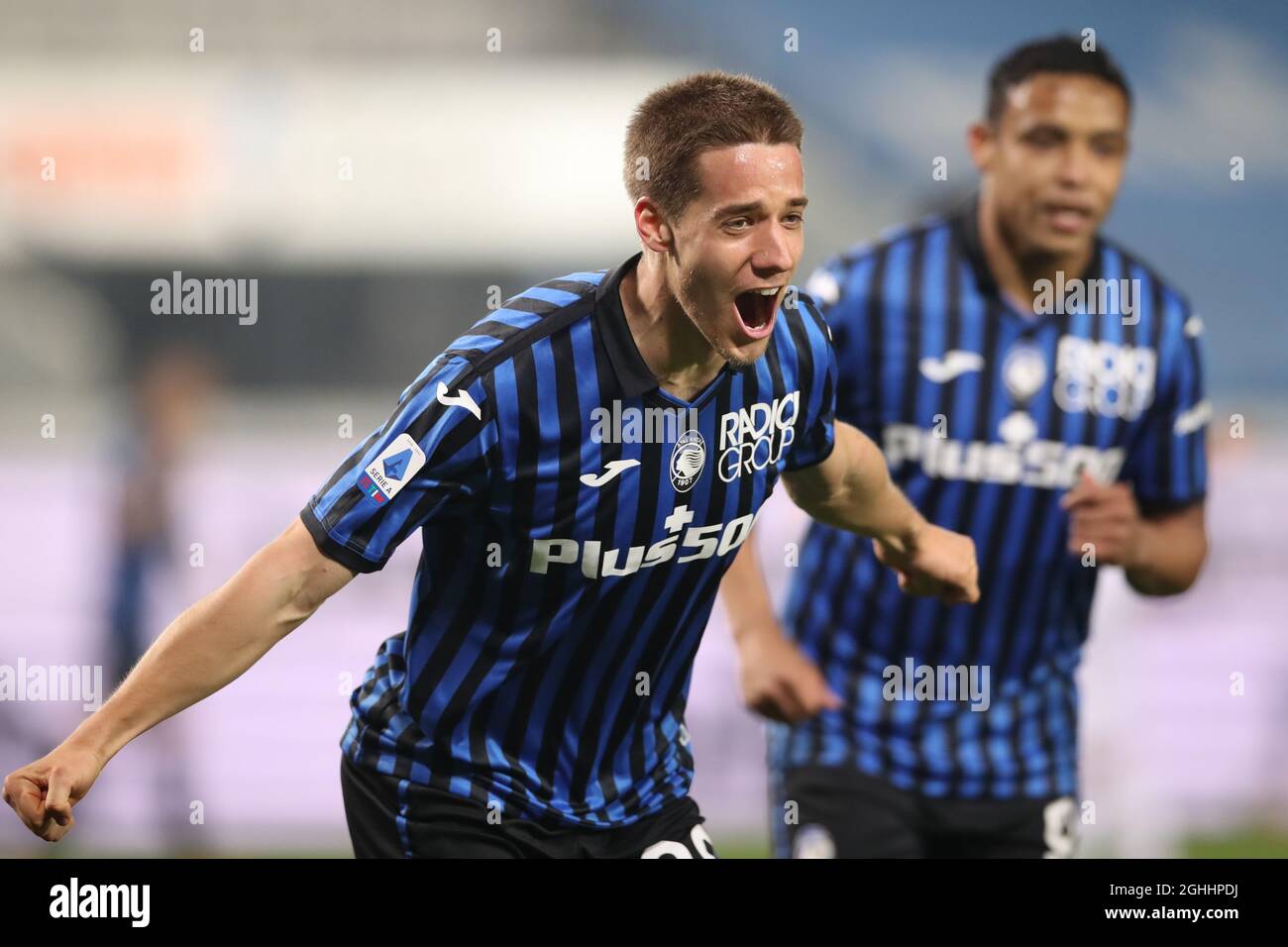 Mario Pasalic di Atalanta festeggia dopo aver segnato per dare al fianco un  1-0 di vantaggio durante la serie Una partita allo stadio Gewiss di  Bergamo. Data foto: 12 marzo 2021. Il