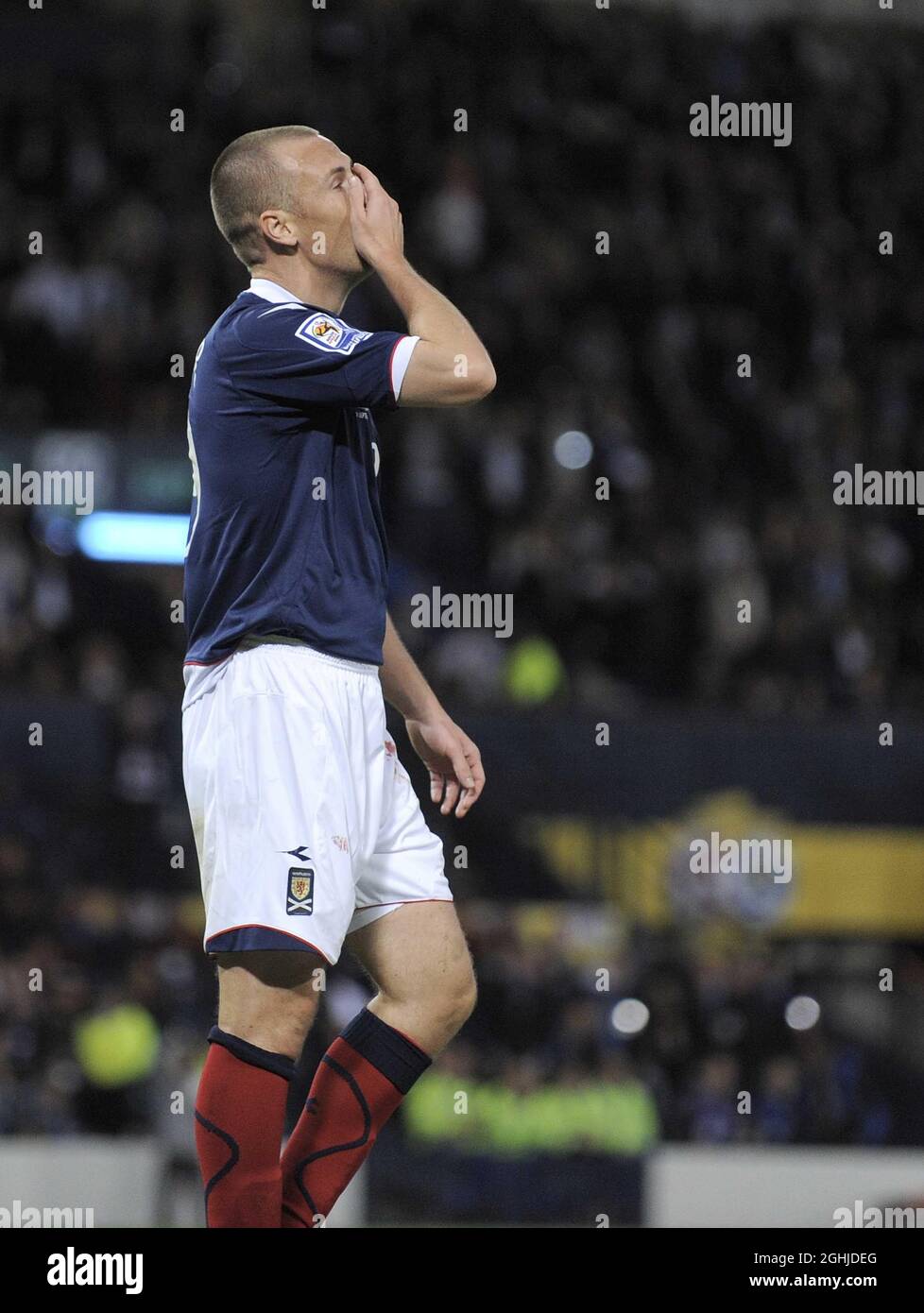 Kenny rues in Scozia un'occasione perduta in gol durante la partita dei qualificatori europei della Coppa del mondo ad Hampden Park, Glasgow. Foto Stock