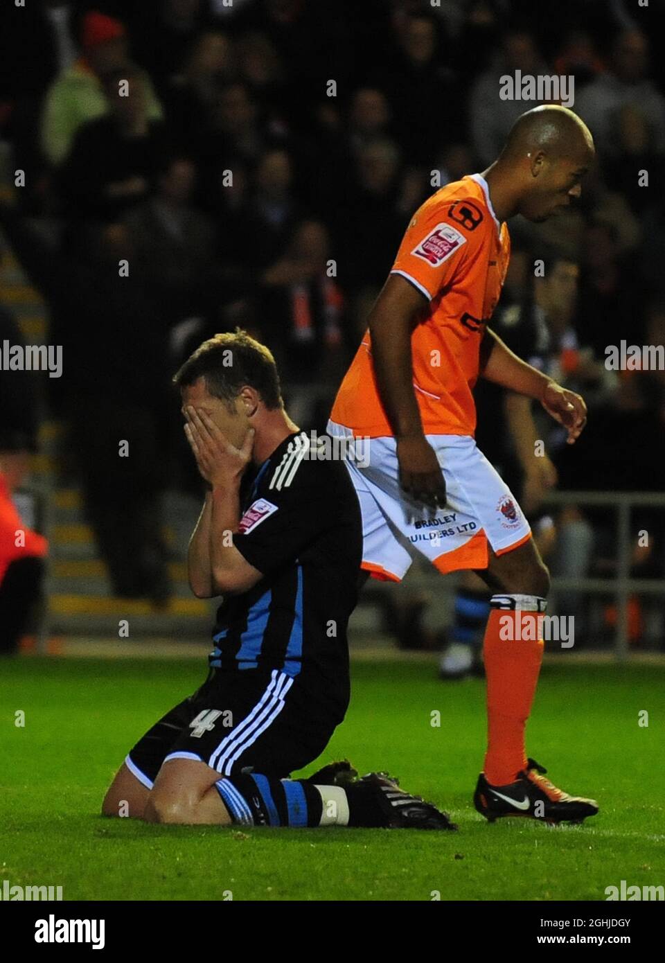 Kevin Nolan di Newcastle United ha abbattuto dopo aver perso la possibilità di segnare durante una partita di campionato Coca-Cola al Bloomfield Road Stadium. Foto Stock