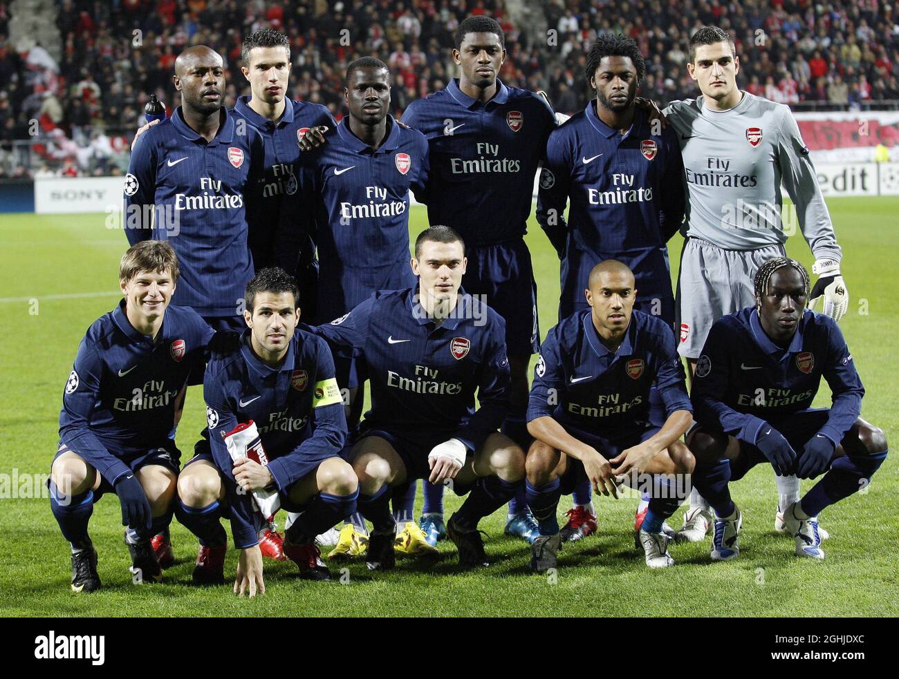 La squadra dell'Arsenal ha girato durante la partita UEFA Champions League Group H tra AZ Alkmaar e Arsenal nel DS-Stadium, Olanda. Foto Stock