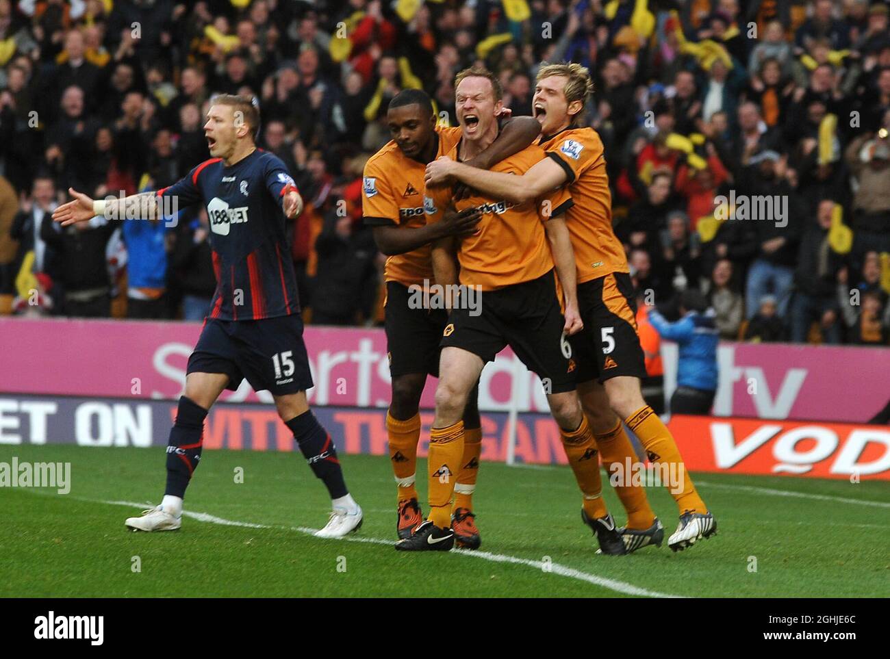 Jody Craddock of Wolves celebra il suo obiettivo con Sylvan Ebanks-Blake e Richard Stearman durante la partita della Barclays Premier League tra Wolverhampton Wanderers e Bolton Wanderers a Molineux a Wolverhampton. Foto Stock