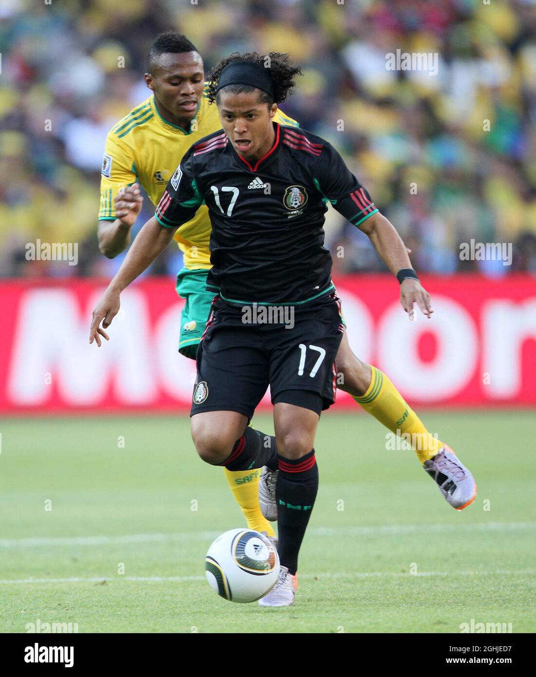 Messico Giovani Dos Santos in azione durante la Coppa del mondo FIFA 2010, Gruppo A partita tra Sud Africa / Messico Soccer City stadio a Johannesburg, Sud Africa. Foto Stock