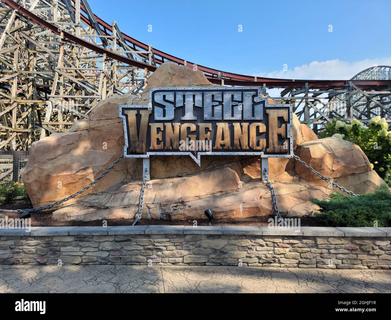 Lo "Steel Vengeance" è stato inaugurato a Cedar Point il 5 maggio 2018. Questa corsa è la prima montagne russe iper-ibride e scende a 90 gradi. Foto Stock