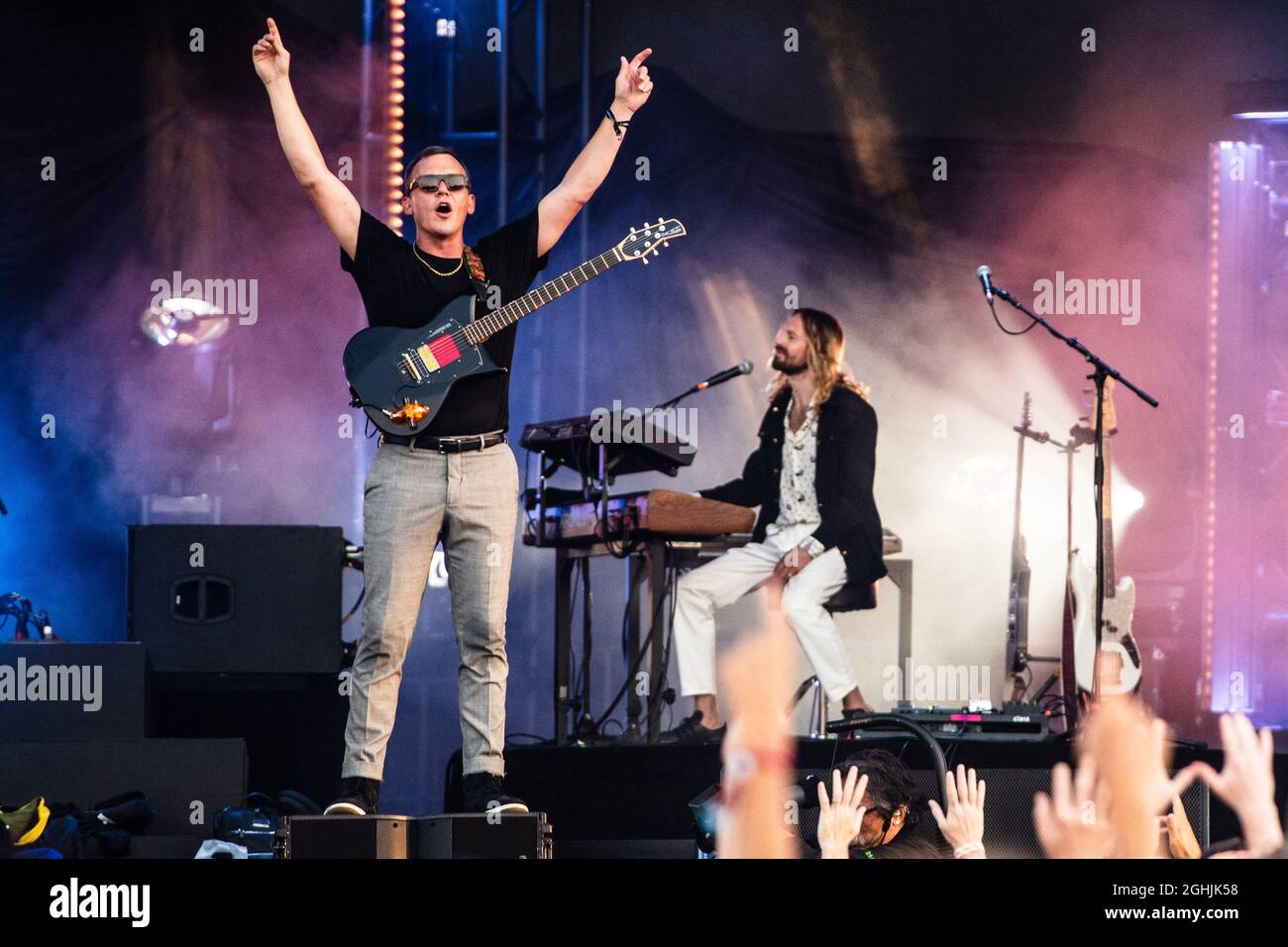 Brad Shultz of Cage l'elefante si esibisce il 3° giorno del 2021 BottleRock Napa Valley Music Festival al Napa Valley Expo il 5 settembre 2021 a Napa, California. Foto di Chris Tuite/imageSPACE/MediaPunch Foto Stock