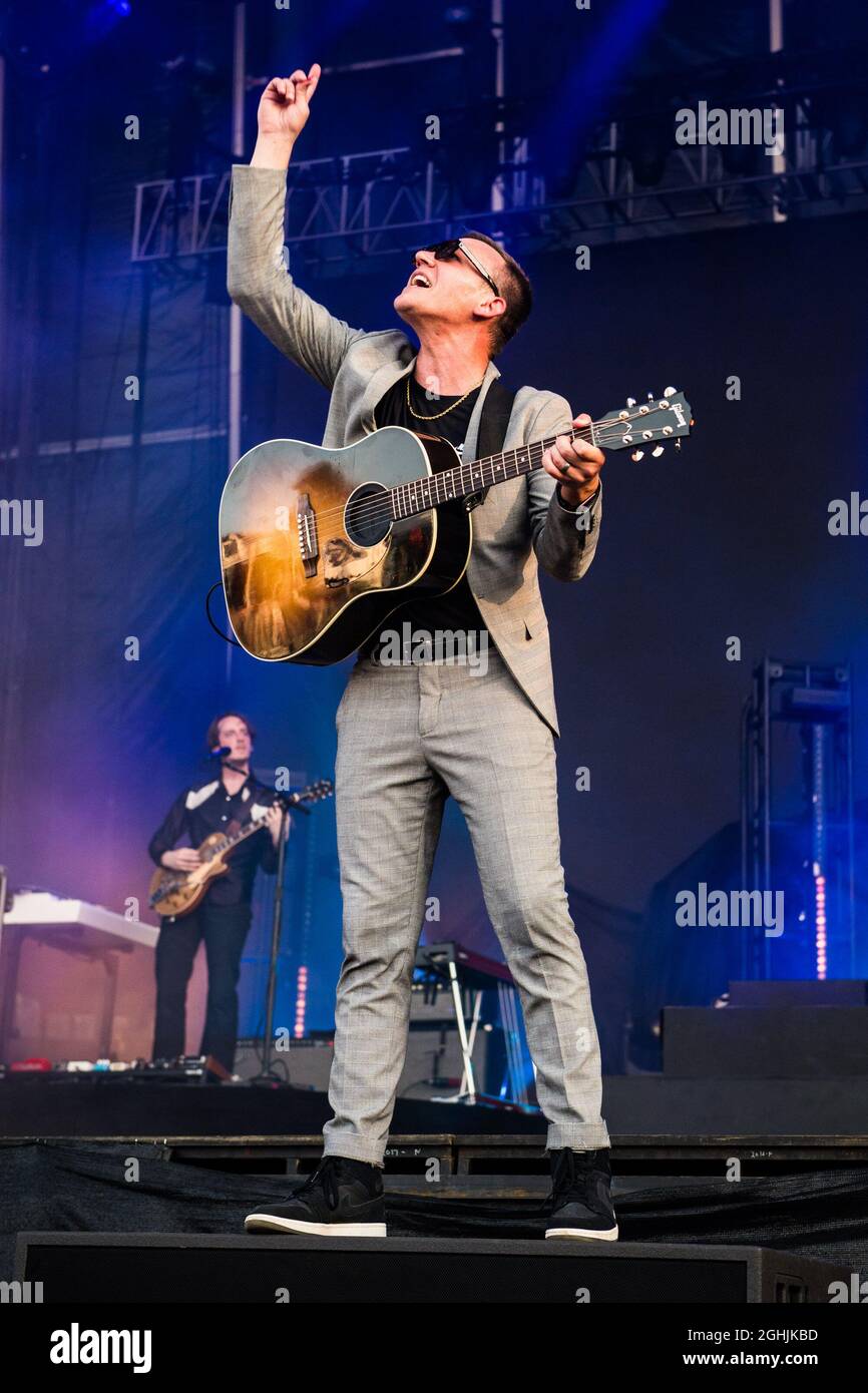 Brad Shultz of Cage l'elefante si esibisce il 3° giorno del 2021 BottleRock Napa Valley Music Festival al Napa Valley Expo il 5 settembre 2021 a Napa, California. Foto di Chris Tuite/imageSPACE/MediaPunch Foto Stock