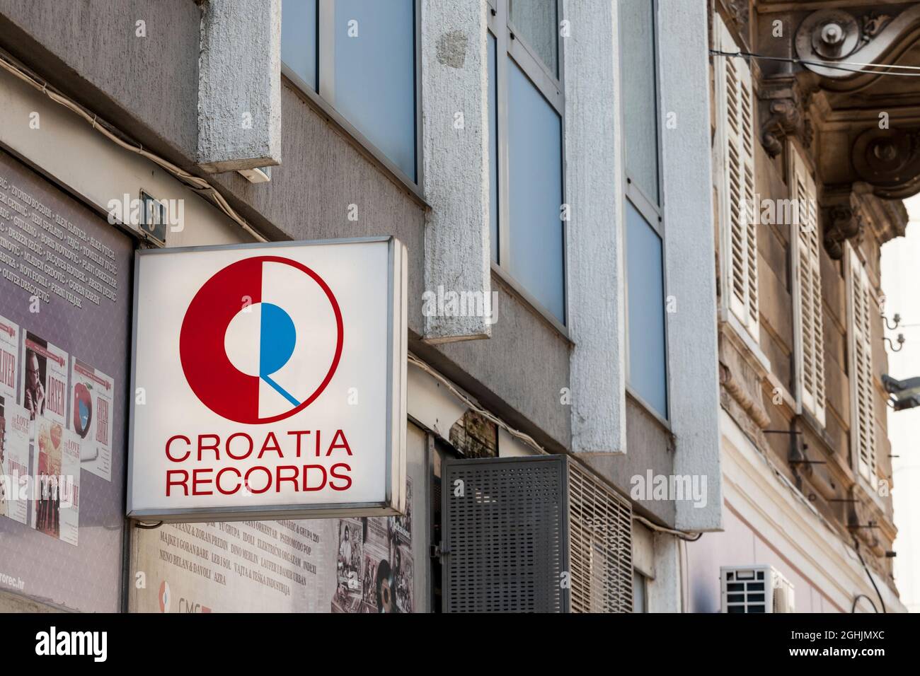 Immagine di un cartello con il logo della Croatia Records sulla loro boutique a Rijeka. Croatia Records è la più grande etichetta discografica in Croazia, con sede in Foto Stock