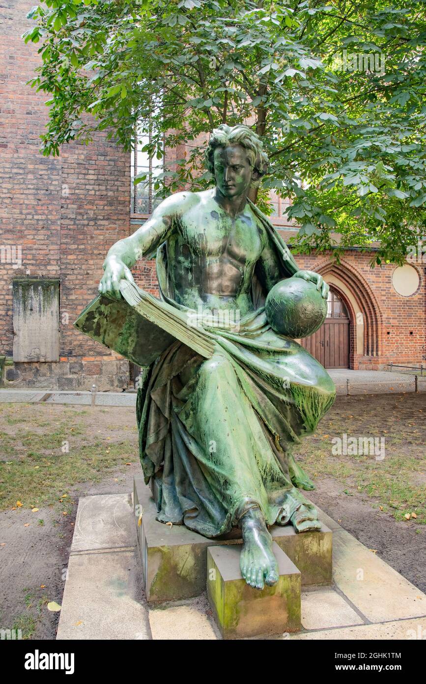 Die Allegorie Der Wissenschaft (l'Allegoria della Scienza) è una splendida statua creata nel 1871 dallo scultore Albert Wolff. Preso a Berlino, Germania in seguito Foto Stock