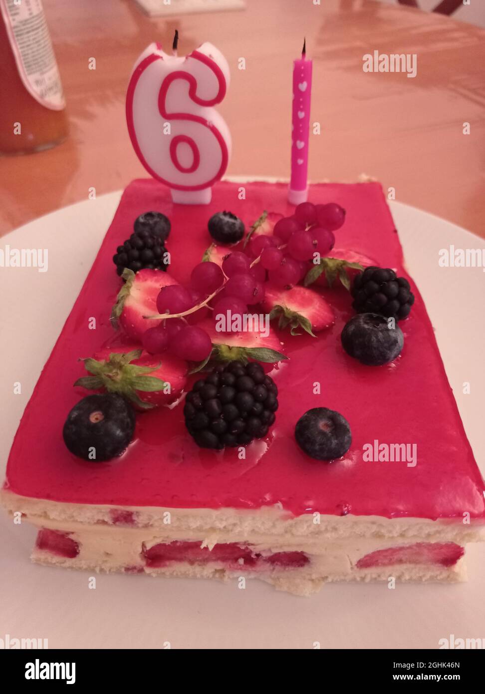 gâteau d'anniversaire pour 61 ans , un framboisier, France. Foto Stock