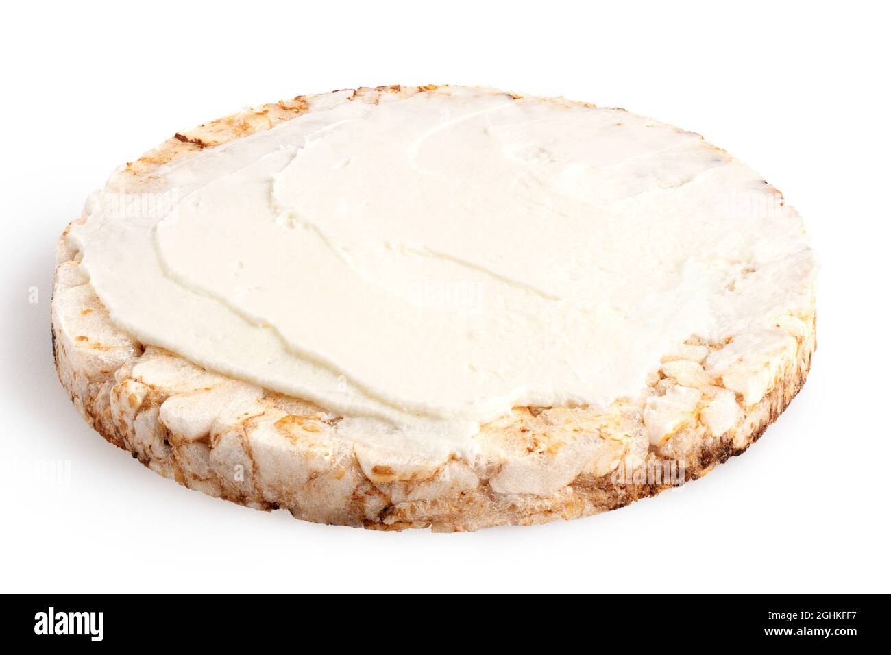 Torta di riso marrone soffiato con formaggio spalmabile isolato su bianco. Foto Stock Torta di riso marrone soffiato con formaggio spalmabile isolato su bianco. Foto Stock