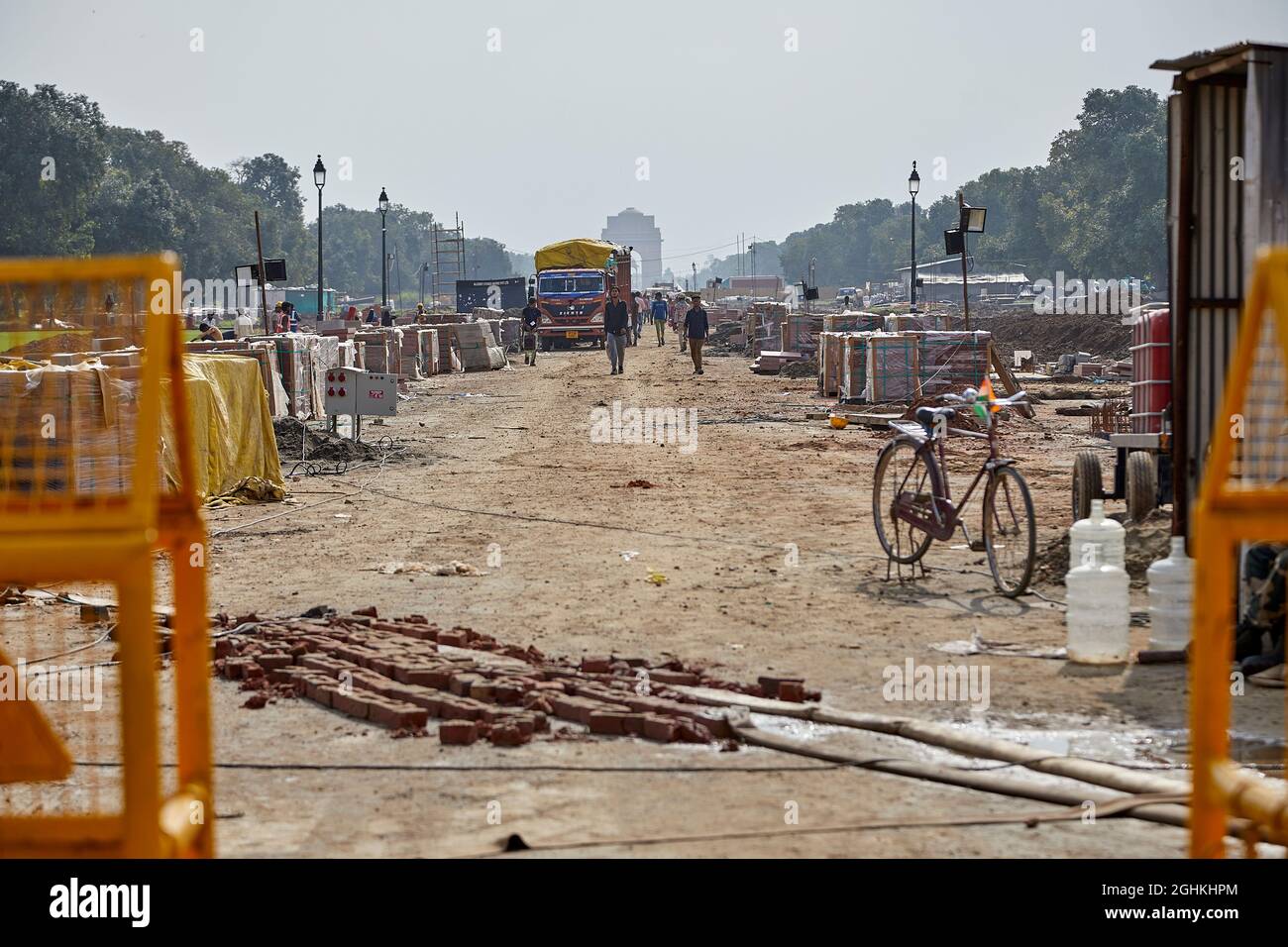 Vista del lavoro di riqualificazione in corso presso la Vista Centrale vicino all'India Gate Foto Stock
