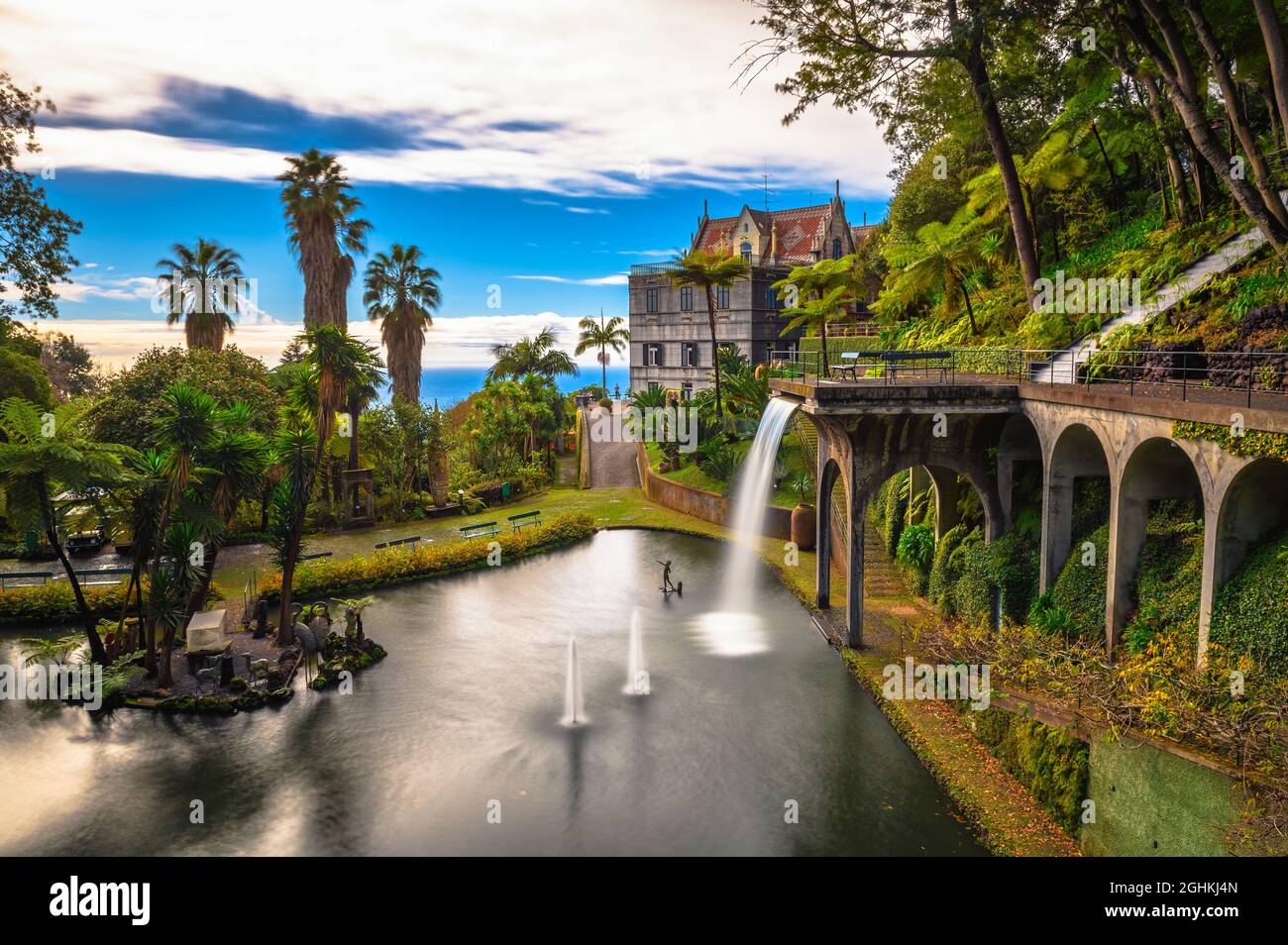 Fontana nel giardino del Monte Palace situato a Funchal, isola di Madeira, Portogallo Foto Stock