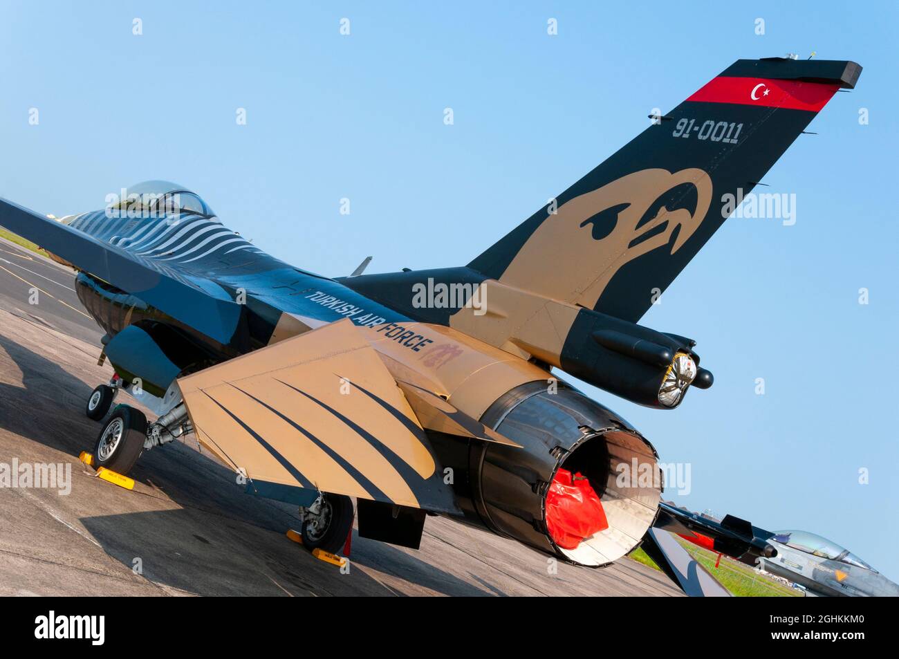 Solo Turk, Turkish Air Force General Dynamics F-16 Fighting Falcon jet fighter aereo al RAF Waddington Airshow, Regno Unito. Velivolo speciale dipinto Foto Stock