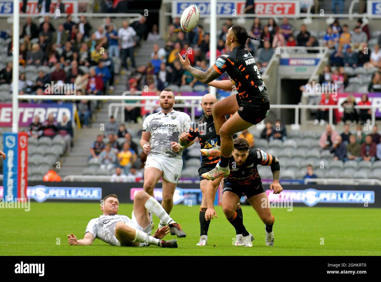Dacia Magic Weekend 2021 settembre, Super League Rugby, Castleford Tigers contro Salford Red Devils, St James Park Stadium, Newcastle. REGNO UNITO Foto Stock