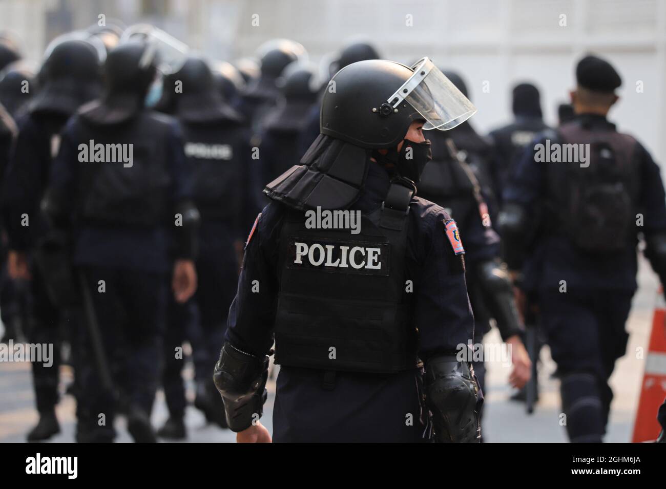 Bangkok, THAILANDIA - 7 febbraio 2021: La polizia Thai Riot prende l'area di fronte all'edificio delle Nazioni Unite da myanmar manifestanti in caso contro i militari. Foto Stock